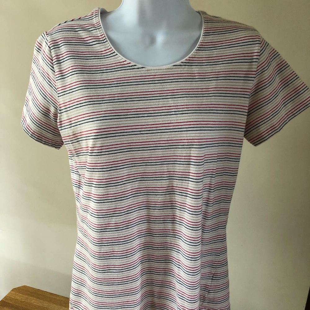Ladies short-sleeve stretch tee.